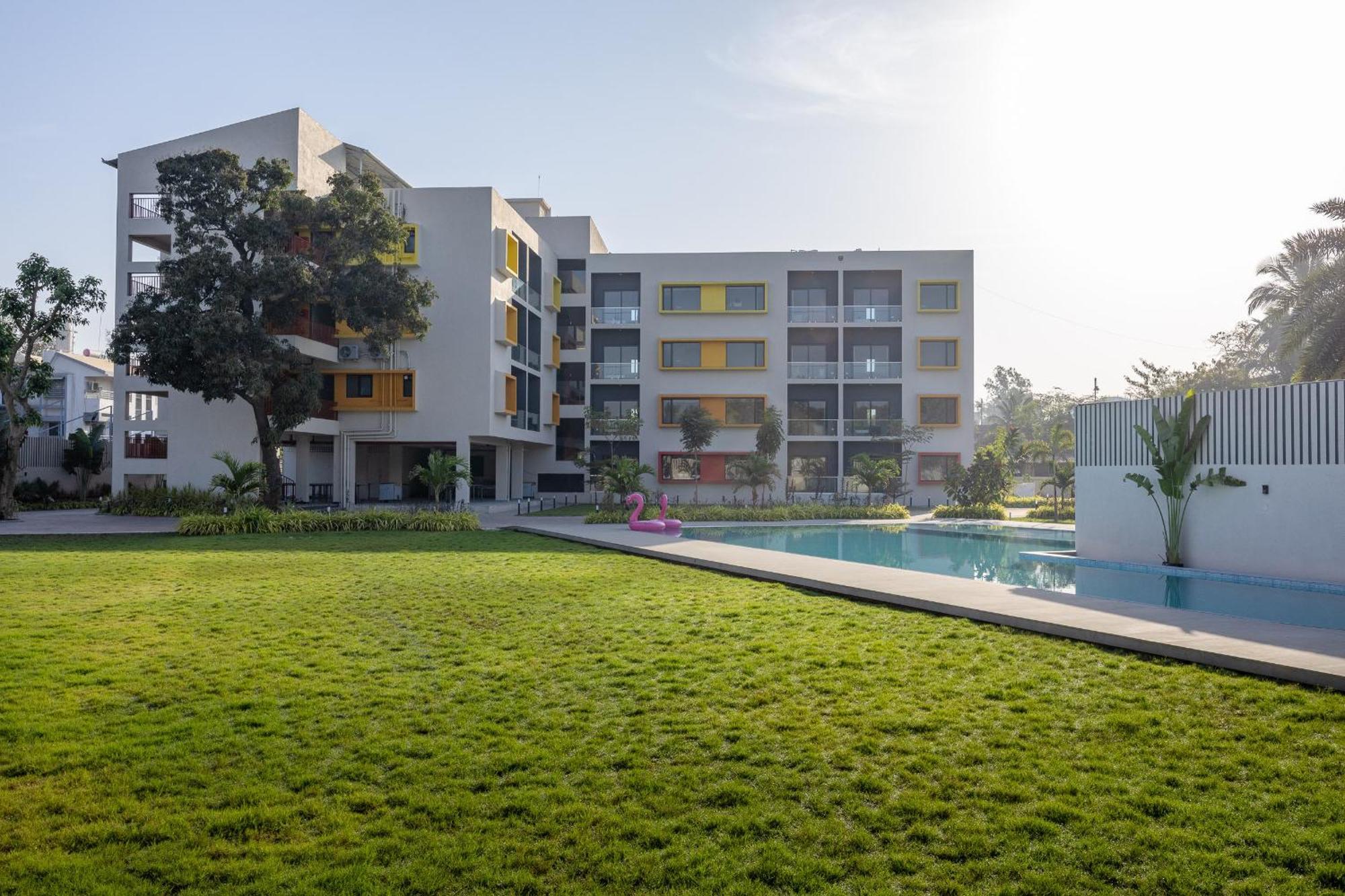 Saavi Suites Daman Luaran gambar