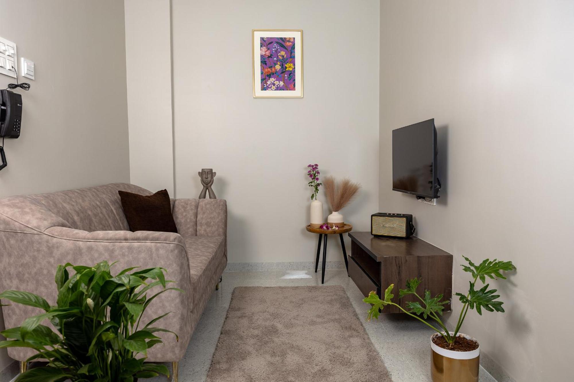 Saavi Suites Daman Luaran gambar