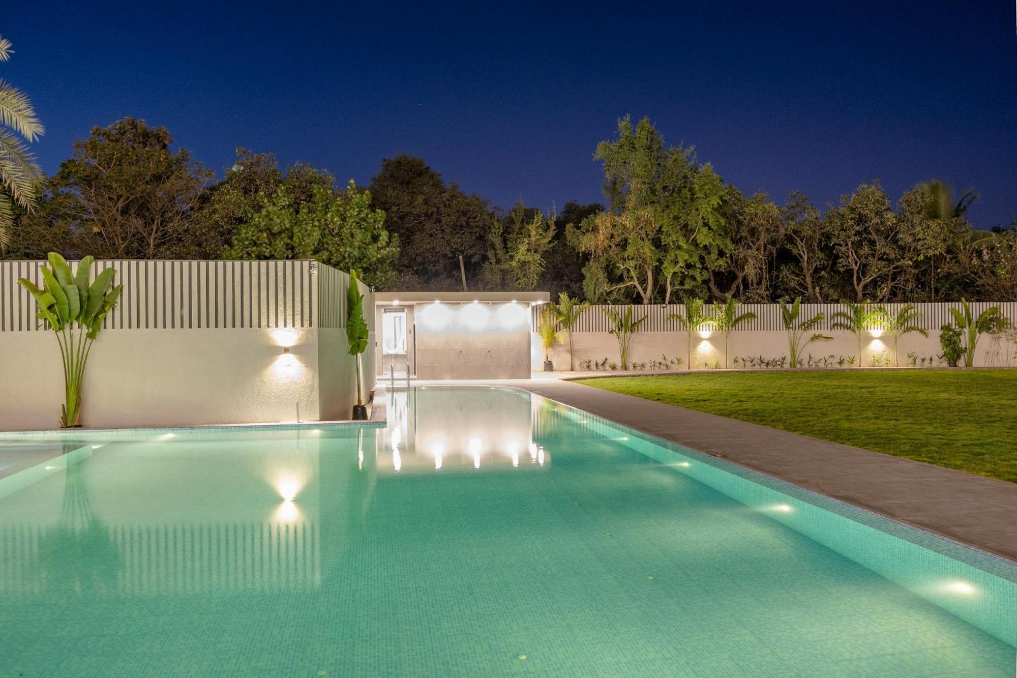 Saavi Suites Daman Luaran gambar