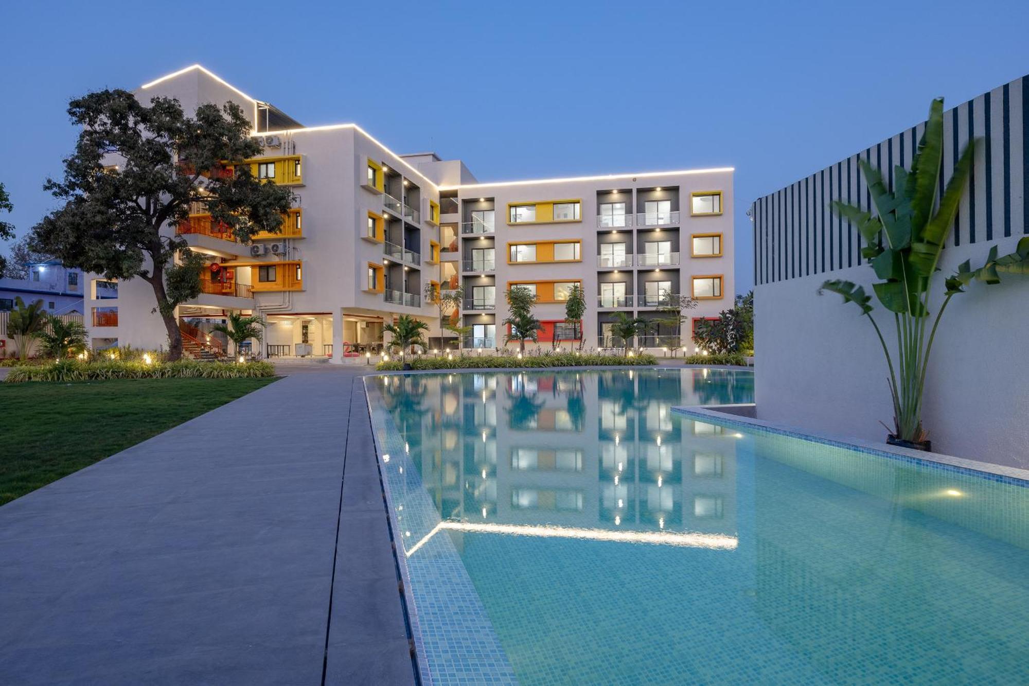 Saavi Suites Daman Luaran gambar